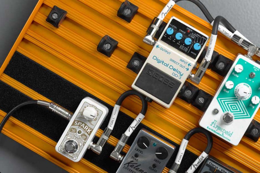 To use VELCRO® or to not use VELCRO®? That is the pedalboard's dilemma